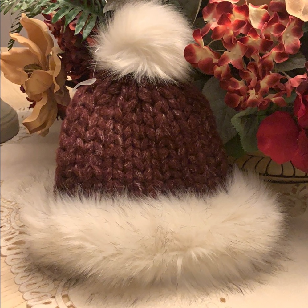 Soft beautiful knit Santa hat NWT